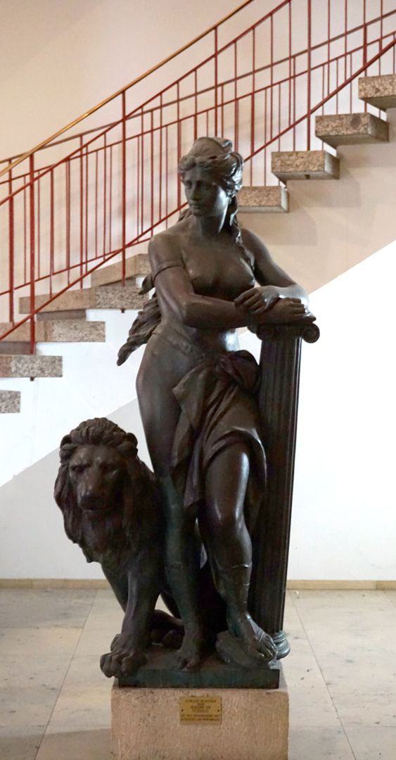 Allegorie der Stärke Frontalansicht