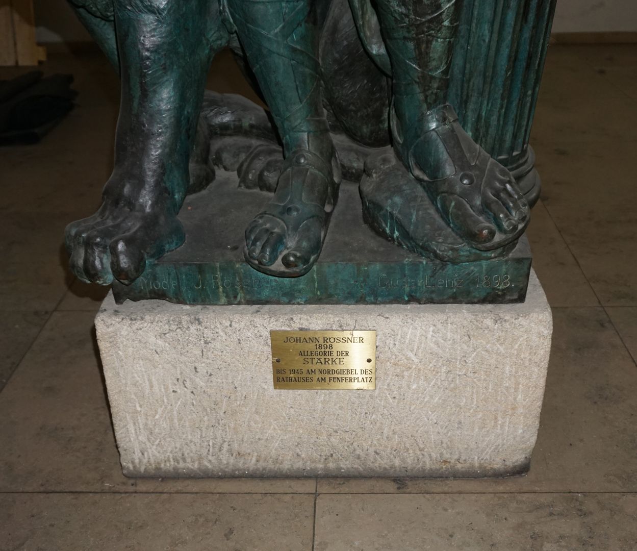Allegorie der Stärke Detailansicht: Modell J. Rössner / Guss Lenz 1898