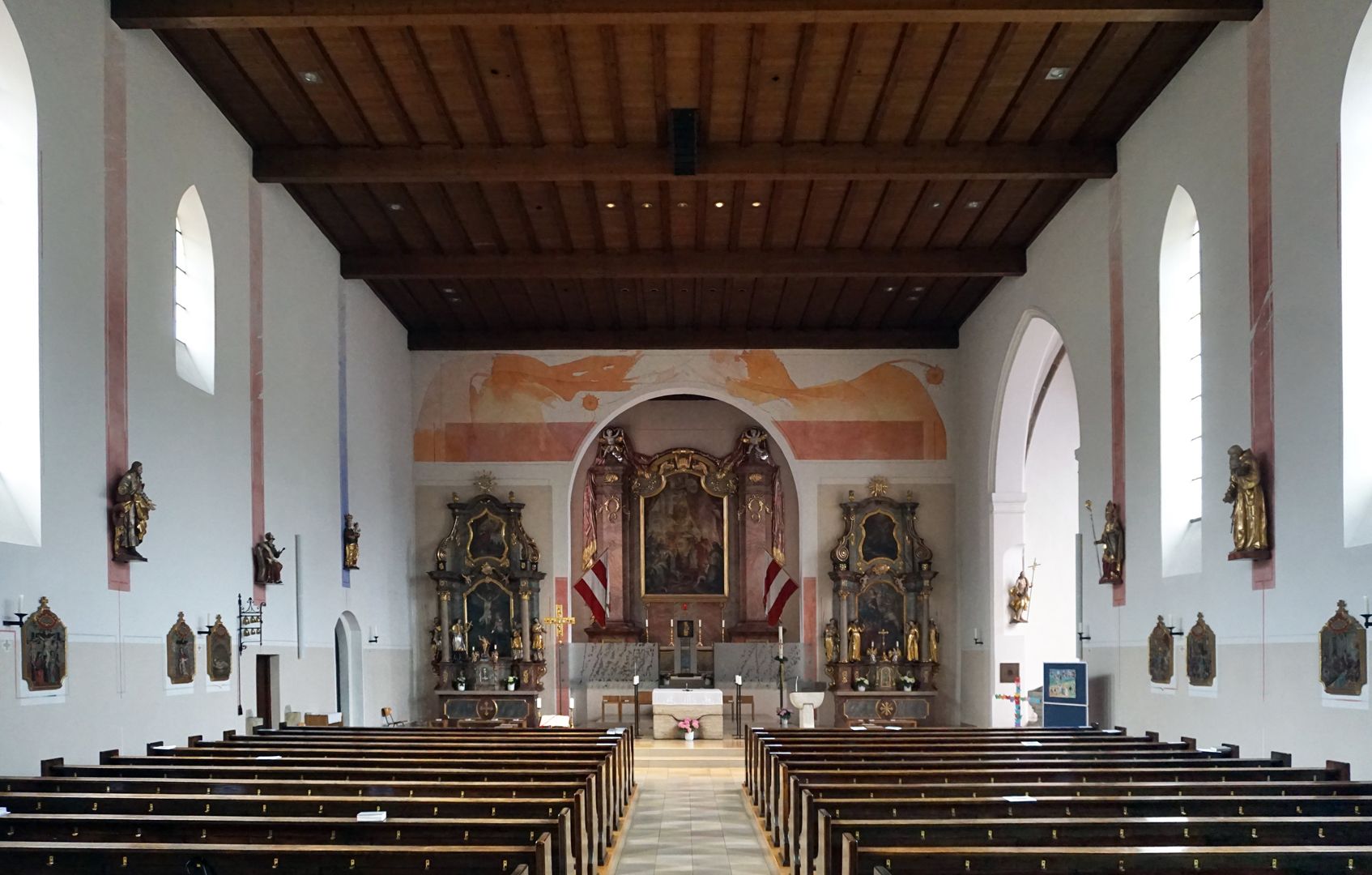 Sankt Otto Blick Richtung Hauptaltar, Ausrichtung nach Norden (hinten rechts befindet sich der alte Chor)