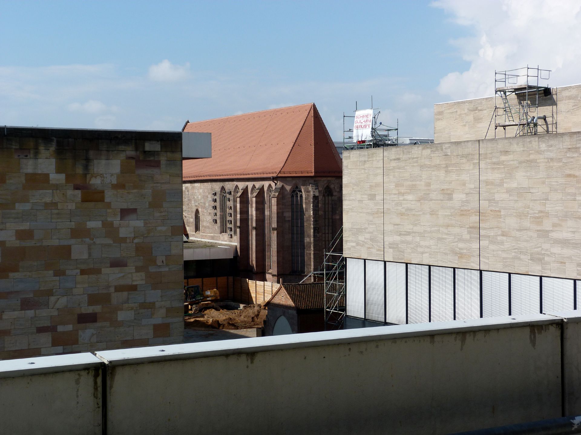 Ostbau in der Grasersgasse Durchblick mit Karthäuserkirche zwischen Süd und Ostbau