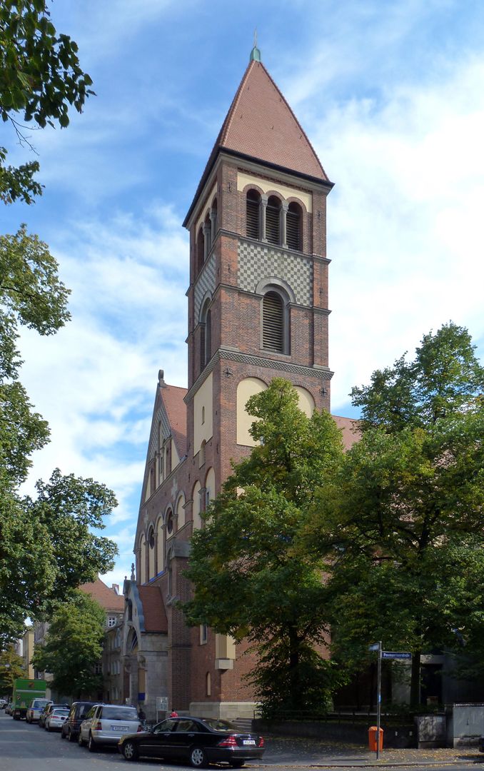 St. Anton Giebelseite und Turm