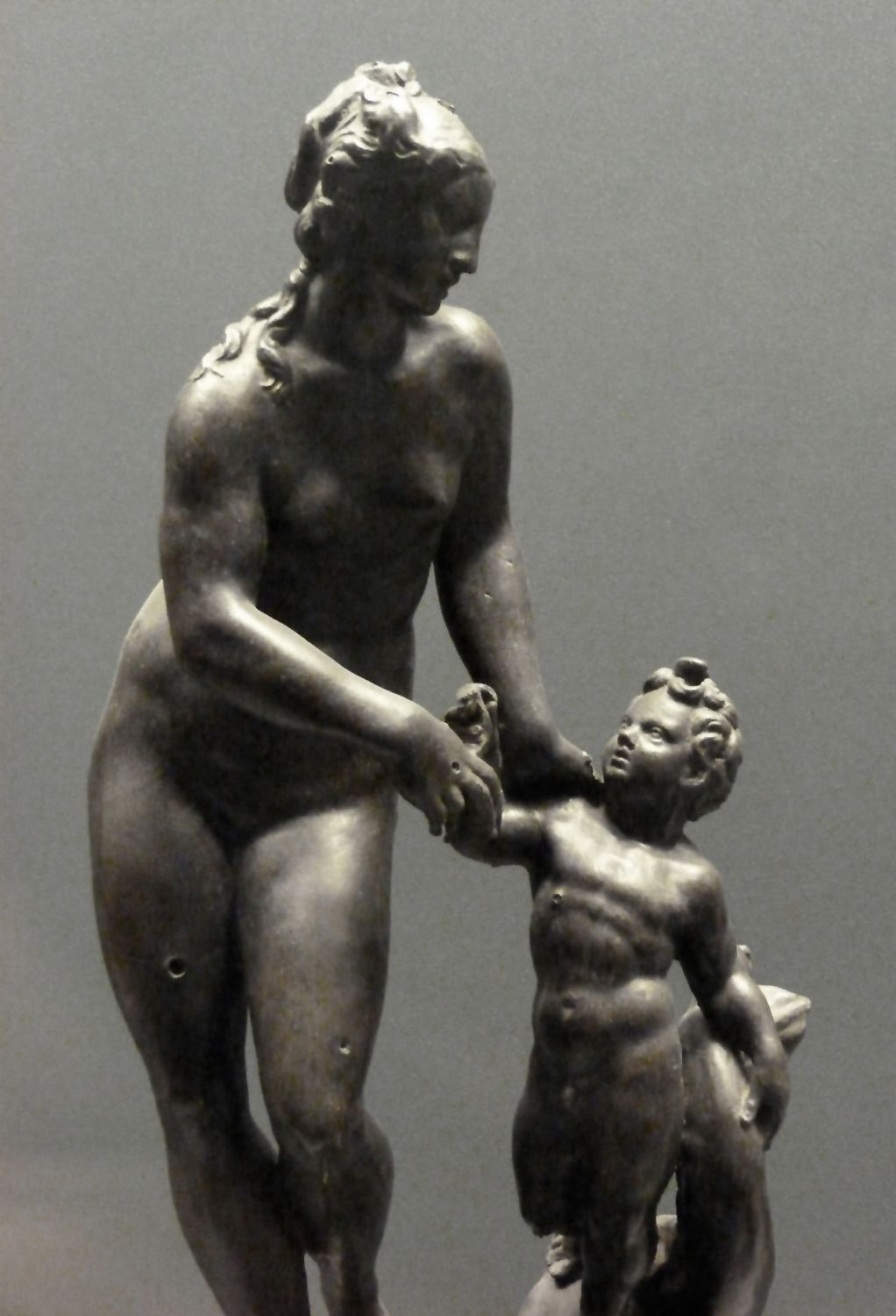 Venus und Putto, auf einem Meereswesen stehend obere Hälfte