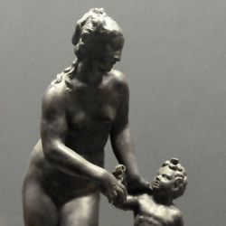 Venus und Putto, auf einem Meereswesen stehend