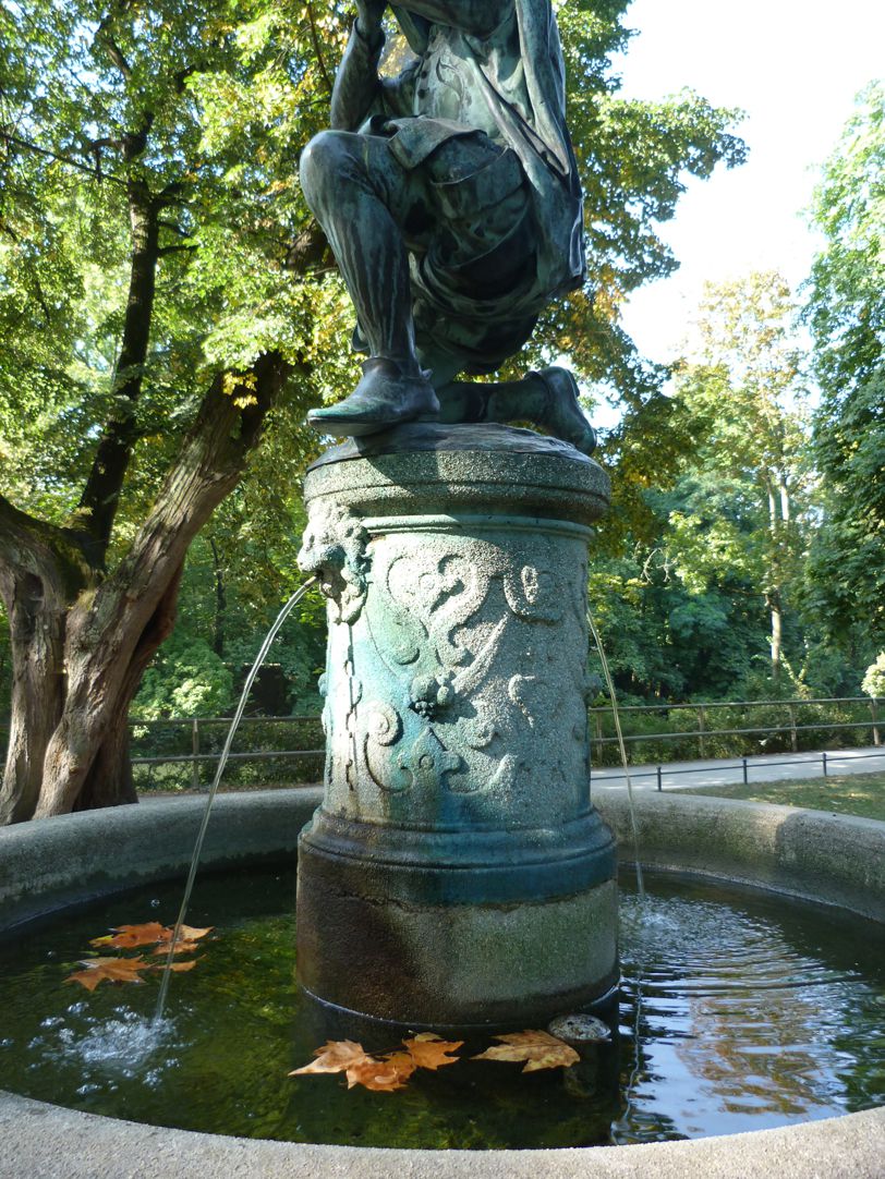 Schnepperschützenbrunnen Brunnenpfeiler und Schale