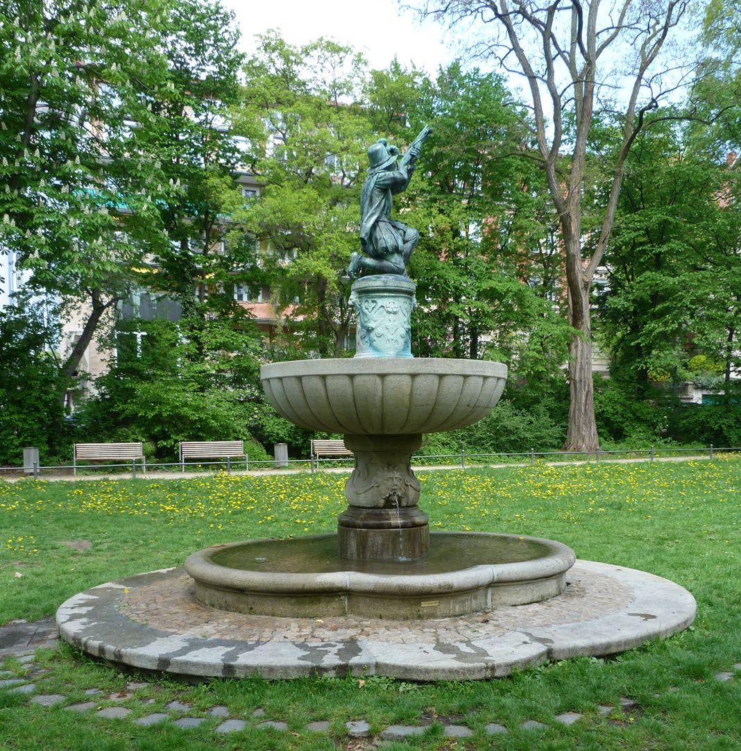 Schnepperschützenbrunnen Schrägansicht Südwest