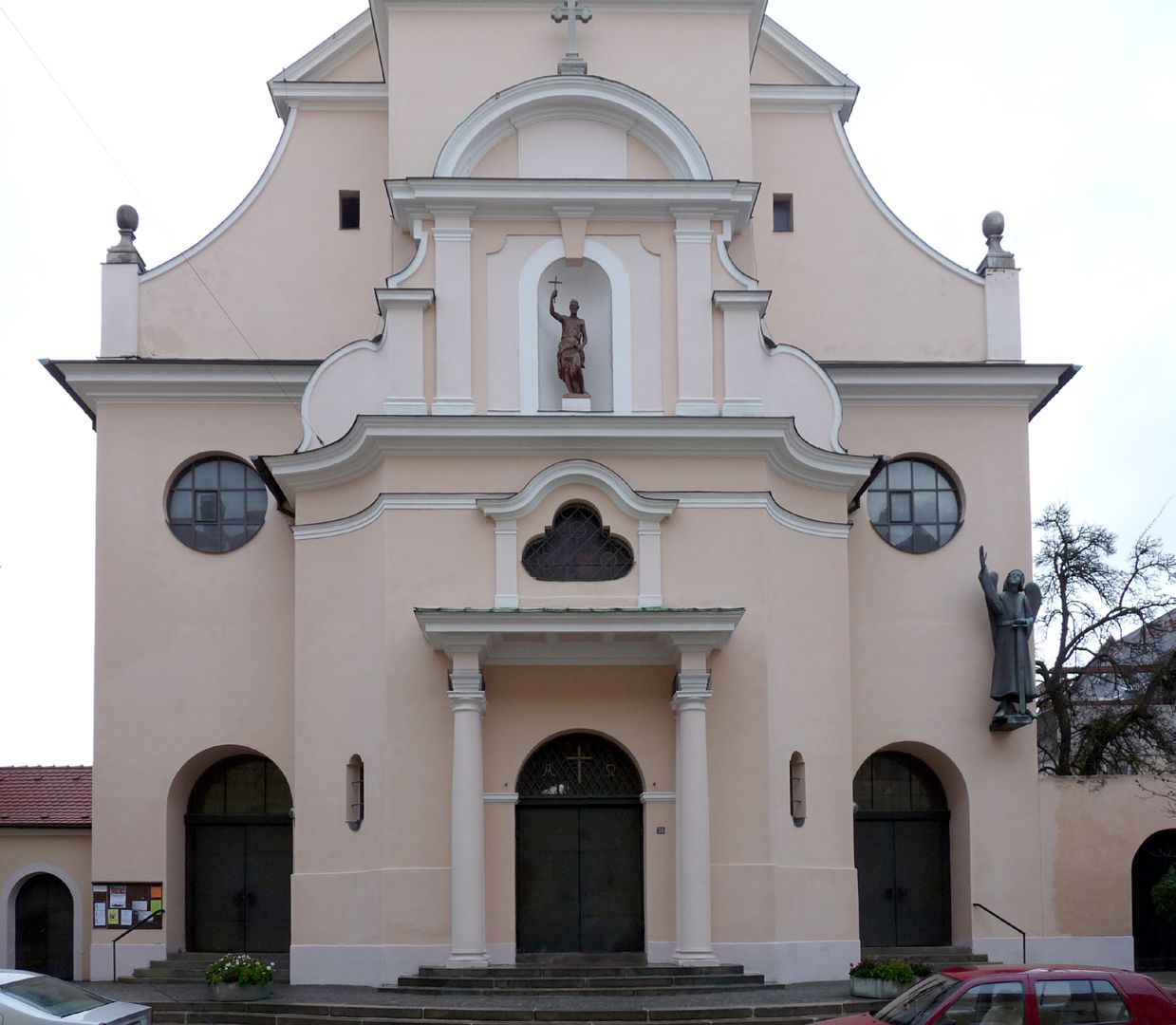 St. Michael Portale