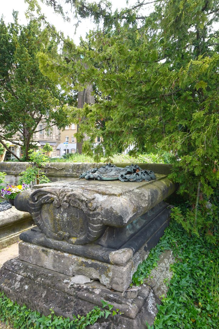Epitaph des Wolf Jacob Nützel Position an der östlichen Friedhofsmauer