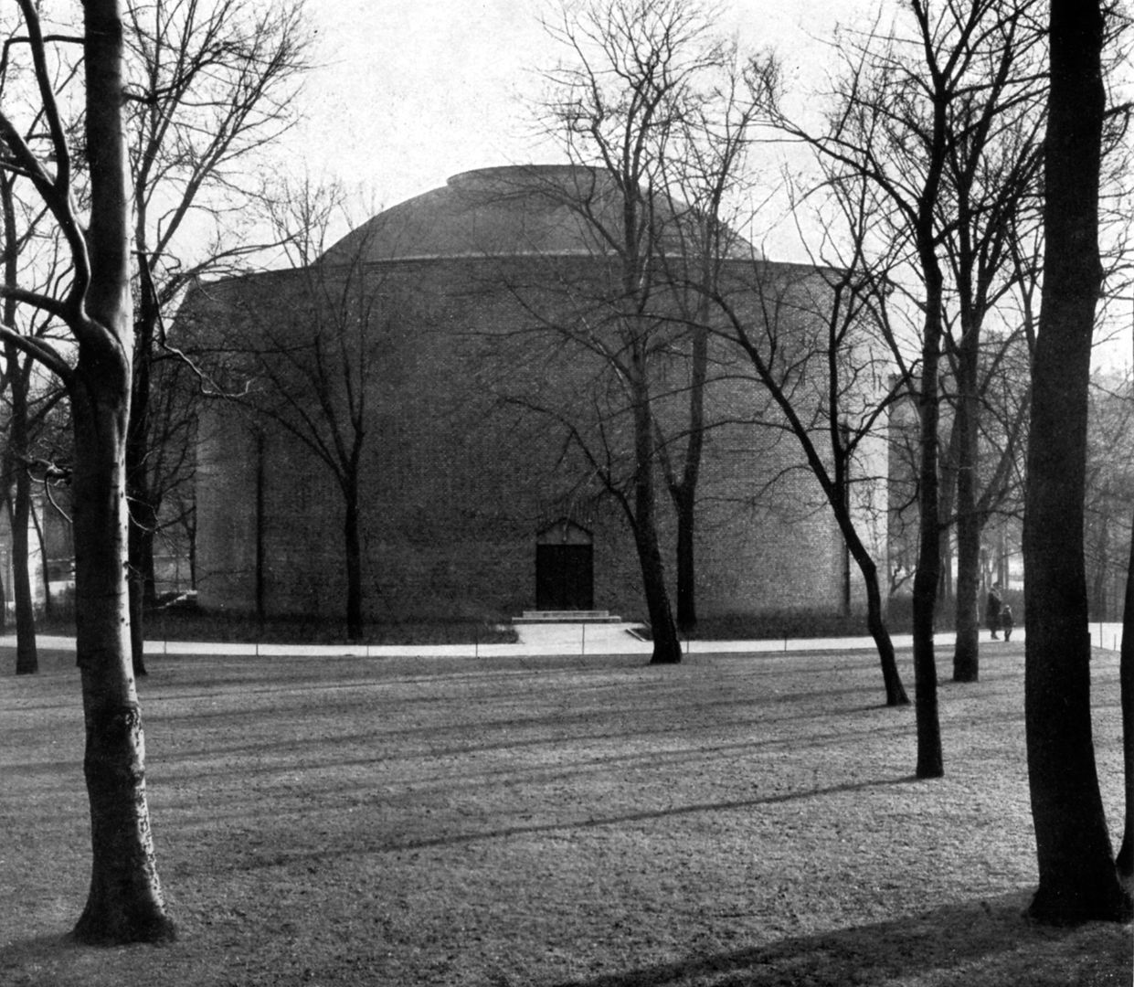 Planetarium Rückseite des Kuppelzylinders vom Laufertor her gesehen / Foto aus: „Otto Ernst Schweizer“, F. E. Hübsch Verlag