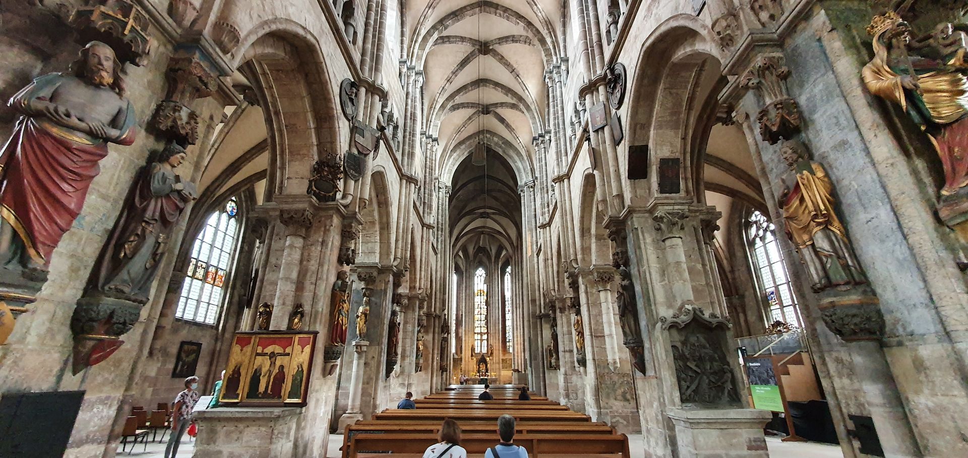 Die Sebalduskirche als Architektur Panoramablick von W nach O