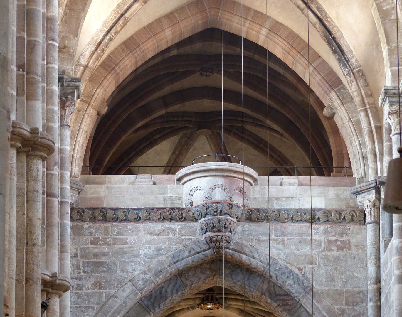 Die Sebalduskirche als Architektur Westchor, sogenannter Engels- oder Michaelschor mit Emporenkanzel