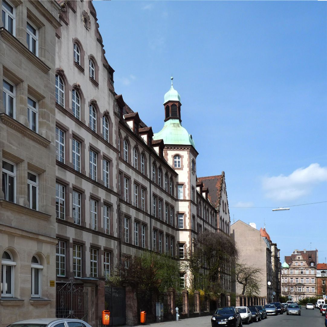 Johann-Daniel-Preißler-Schule Fassade, Schrägsicht von SO