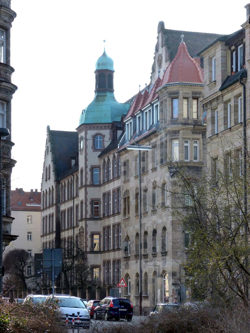 Johann-Daniel-Preißler-Schule Fassadenflucht aus NO