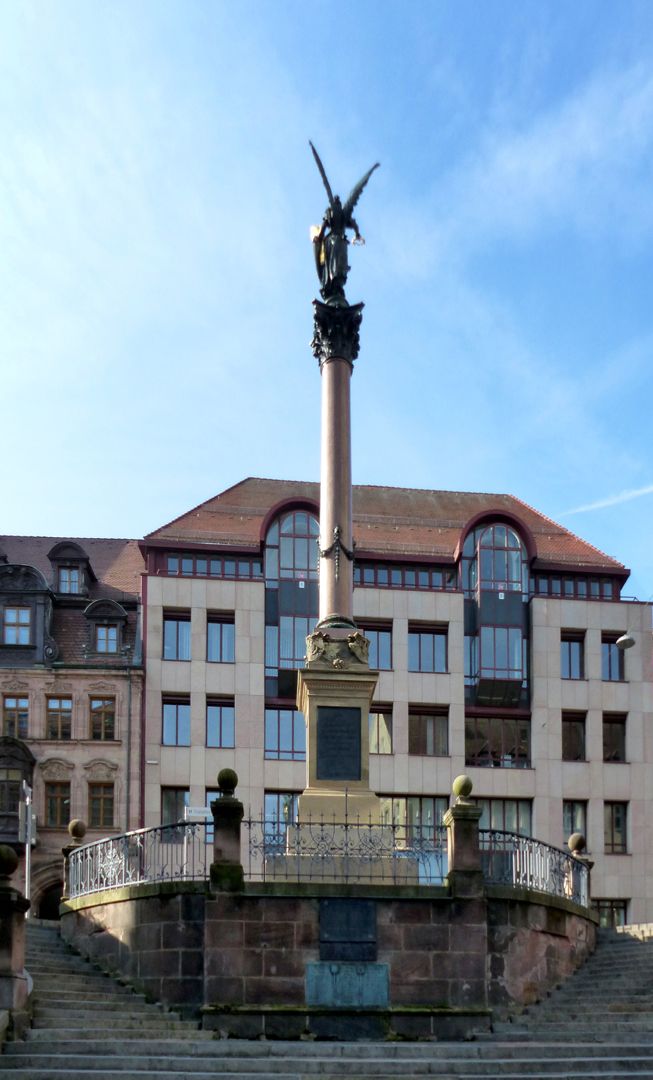 Siegessäule Gesamtansicht, Rückseite mit Plattform