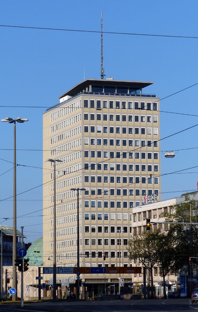 Plärrerhochhaus Gesamtansicht von Nordost