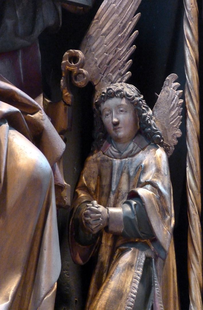 St. Bartholomäus, Hochaltar Mittelschrein, Engle rechts von Gott Vater