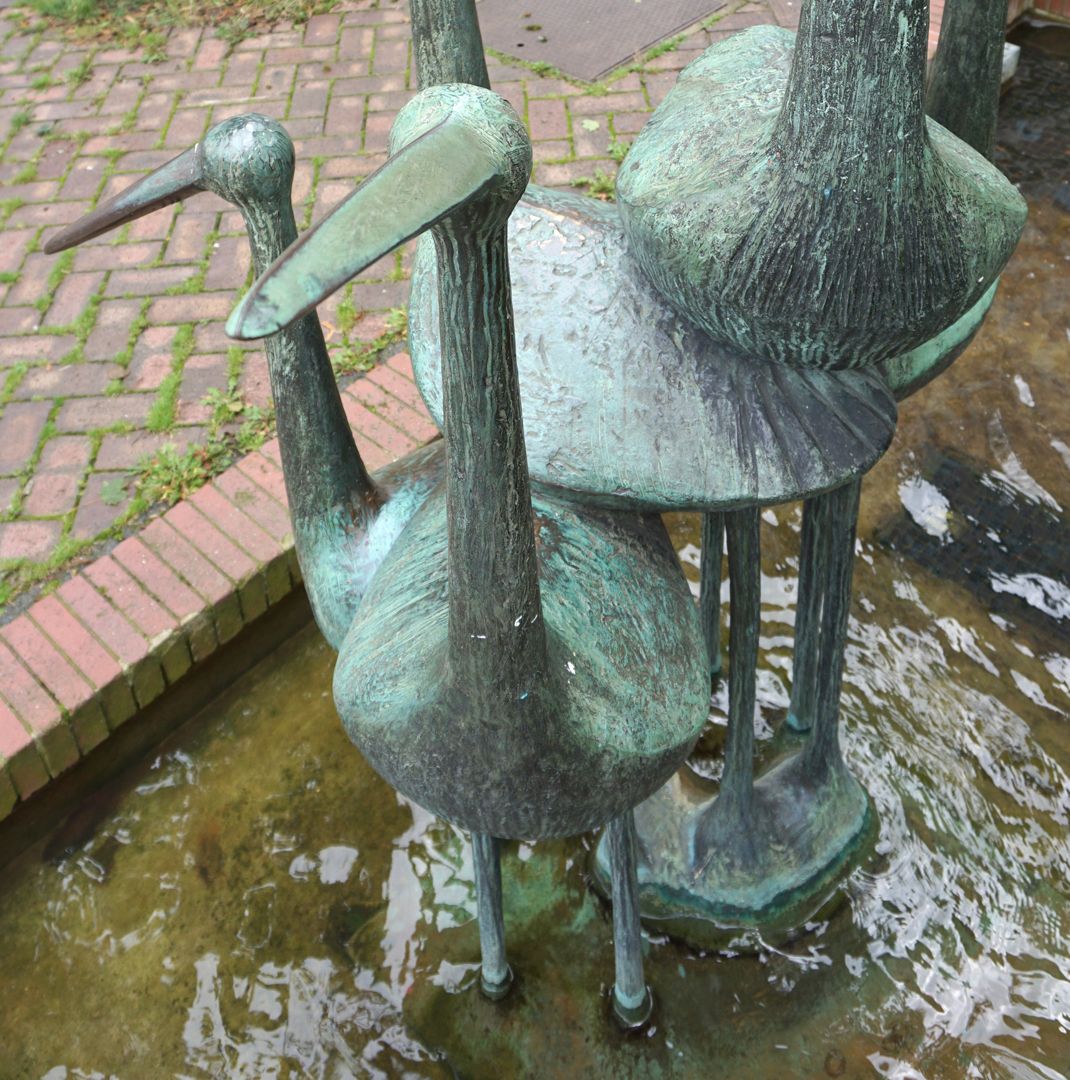 Storchenbrunnen Detailansicht mit Wasserbecken