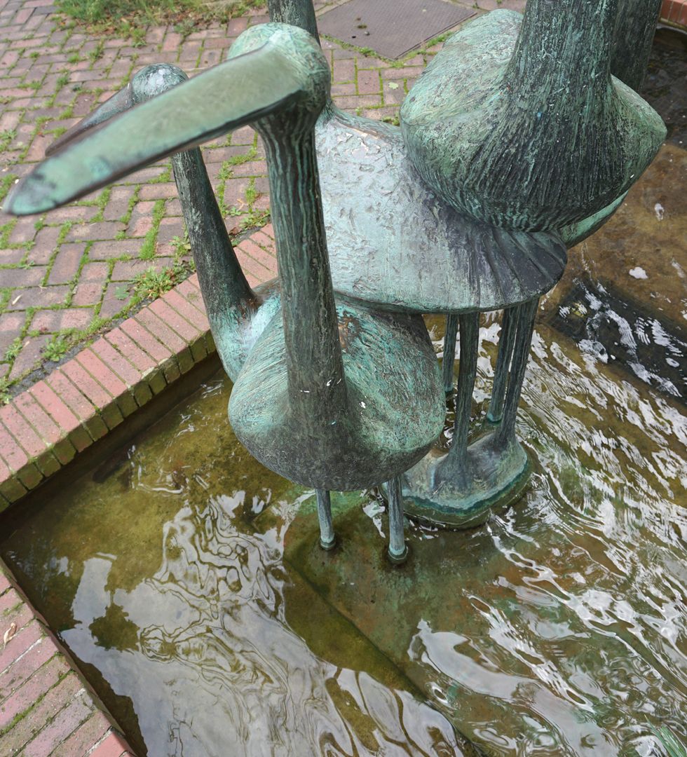 Storchenbrunnen Detailansicht mit Wasserbecken