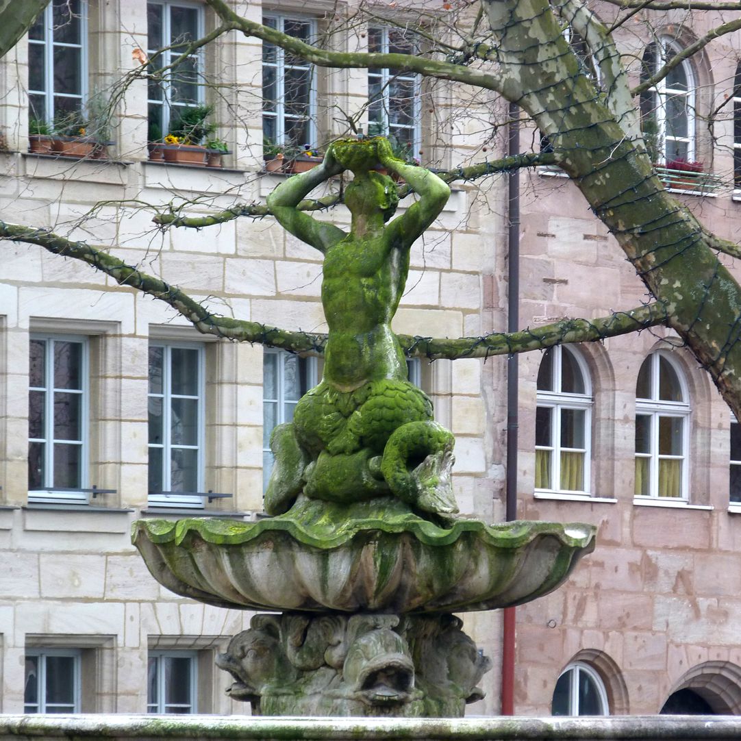 Tritonbrunnen Schale mit Triton, Ansicht im Winter