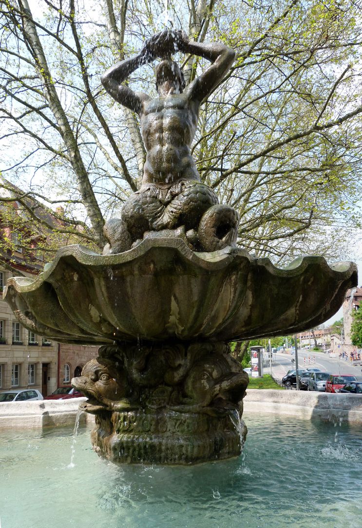 Tritonbrunnen Becken mit Schale