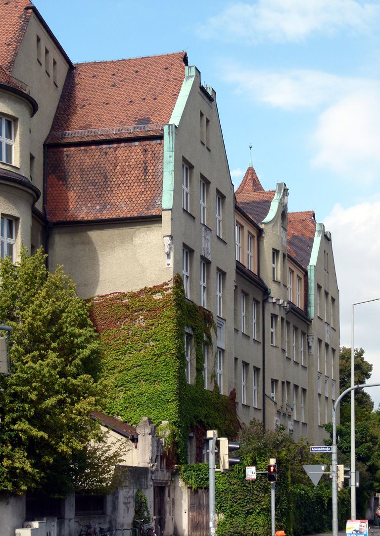 Ludwig-Uhland-Schule Trakt an der Uhlandstraße