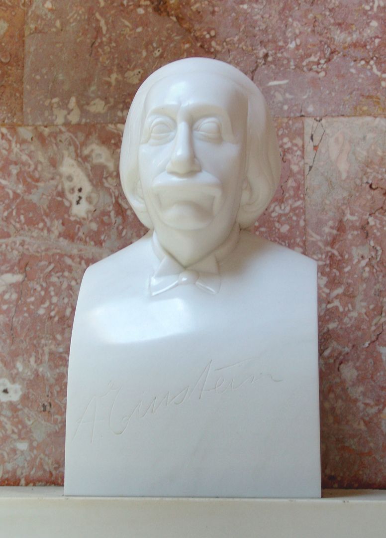 Einstein Büste mit eingravierter Unterschrift von Albert Einstein
