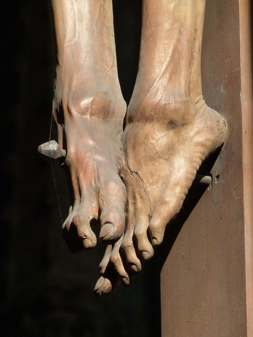 Kruzifixus Füße