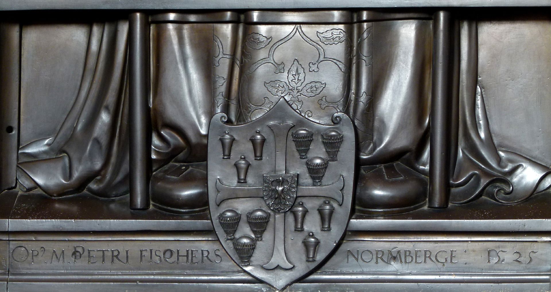 Gedächtnisplatte des Albrecht v. Brandenburg Signatur des Künstlers und Datierung