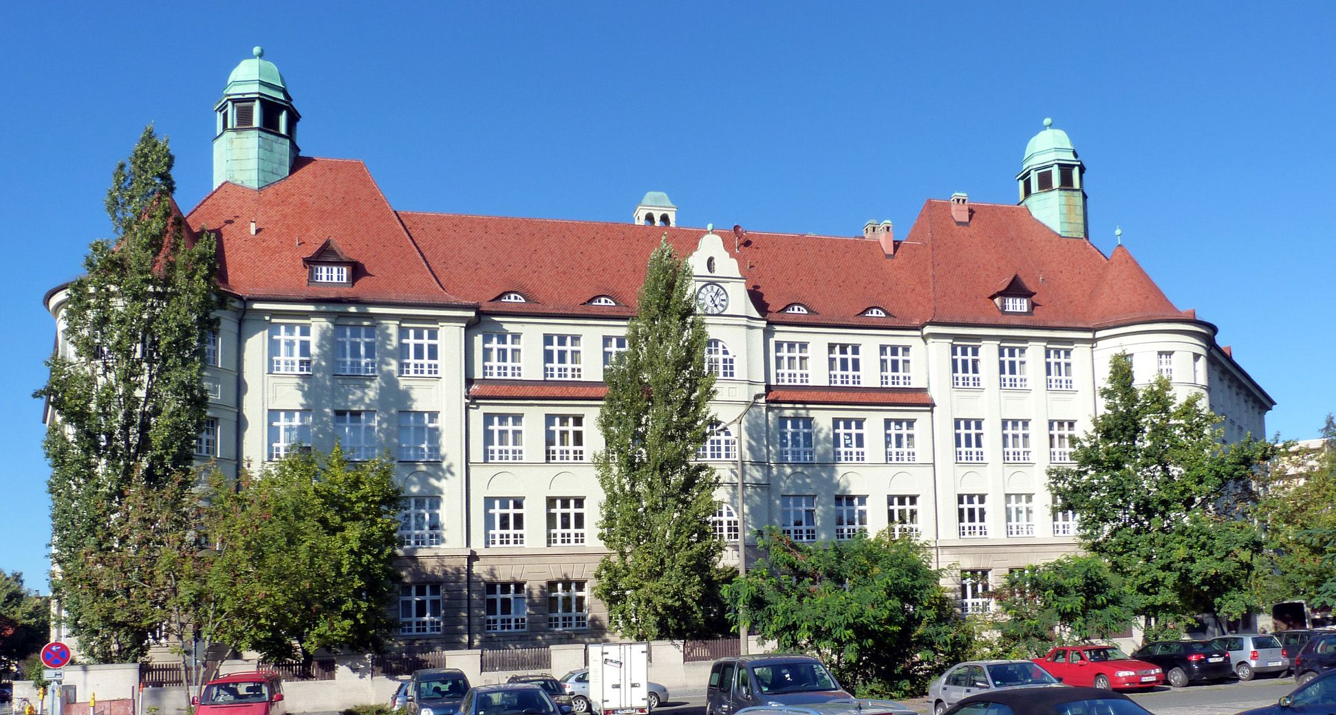 Peter-Vischer-Schule Hauptansicht (Süden)