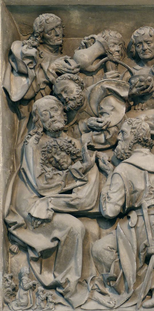 Volckamersche Gedächtnisstiftung, Reliefplatten Letztes Abendmahl, linke Hälfte der Darstellung, unten links Männerseite der Stifterfamilie: Paul Volckamer († 10.2.1505) mit zwei Söhnen