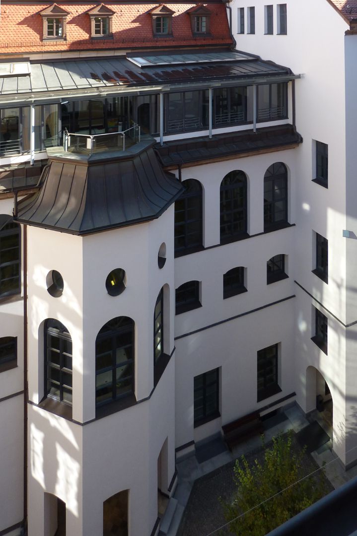 ehem. Bayerische Landesgewerbeanstalt (Gewerbemuseum) Innenhof, Gehäuse des Treppenpodestes (oberstes Geschoss zeitgenössischer Umbau)