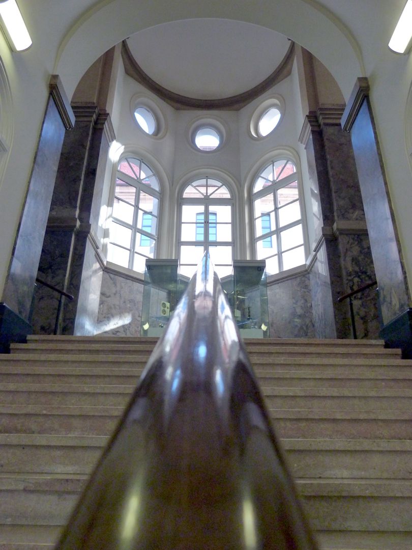 ehem. Bayerische Landesgewerbeanstalt (Gewerbemuseum) Treppe in Richtung, Podestgehäuse