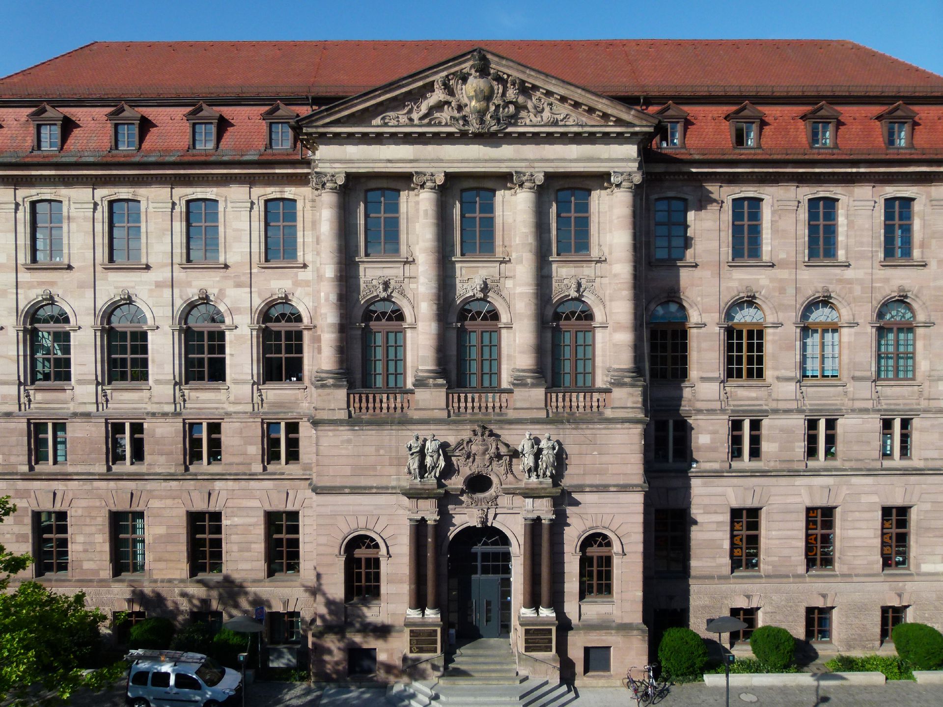 ehem. Bayerische Landesgewerbeanstalt (Gewerbemuseum) Haupteingangsfassade, NO