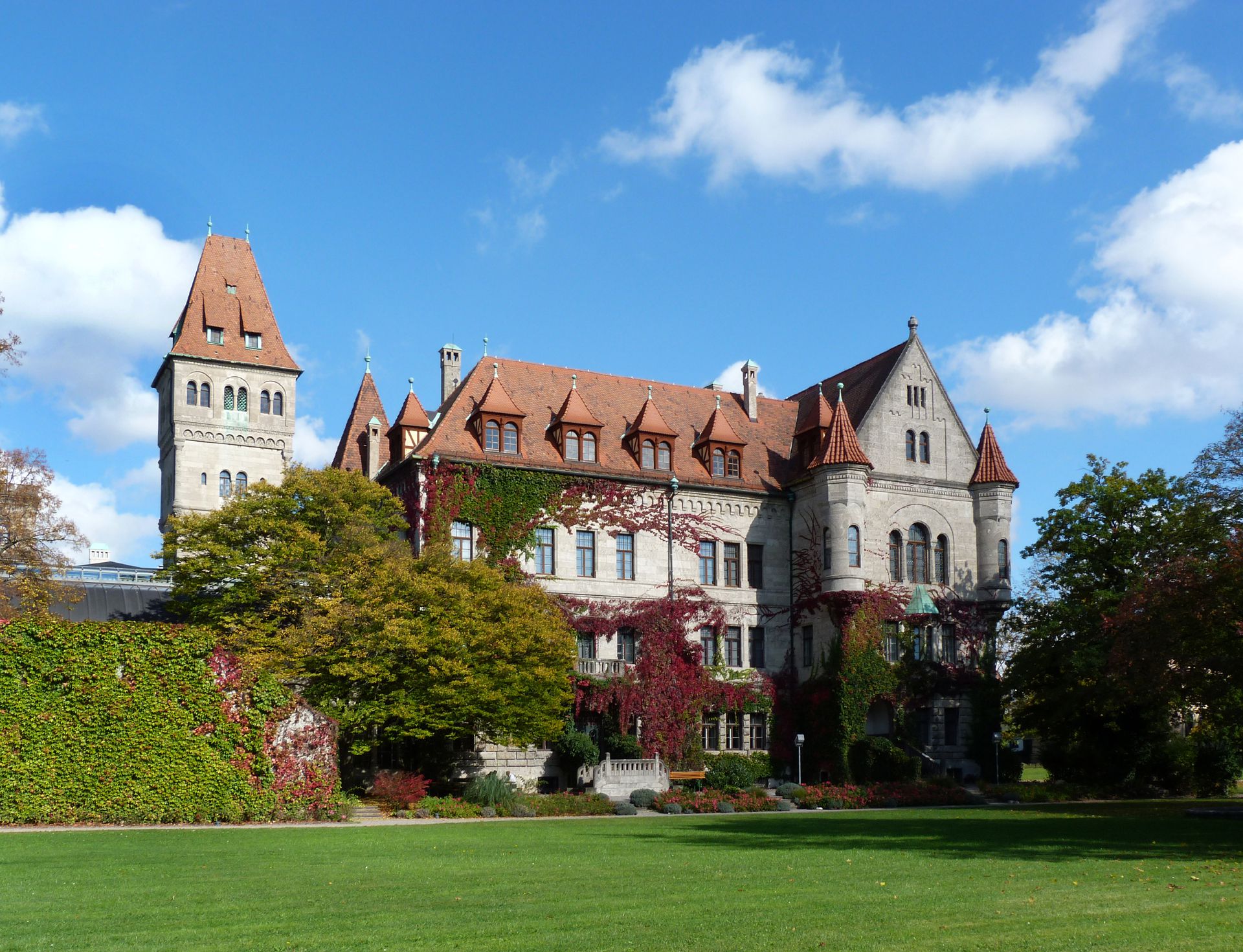 Schloss Faber-Castell Park, Südwestansicht