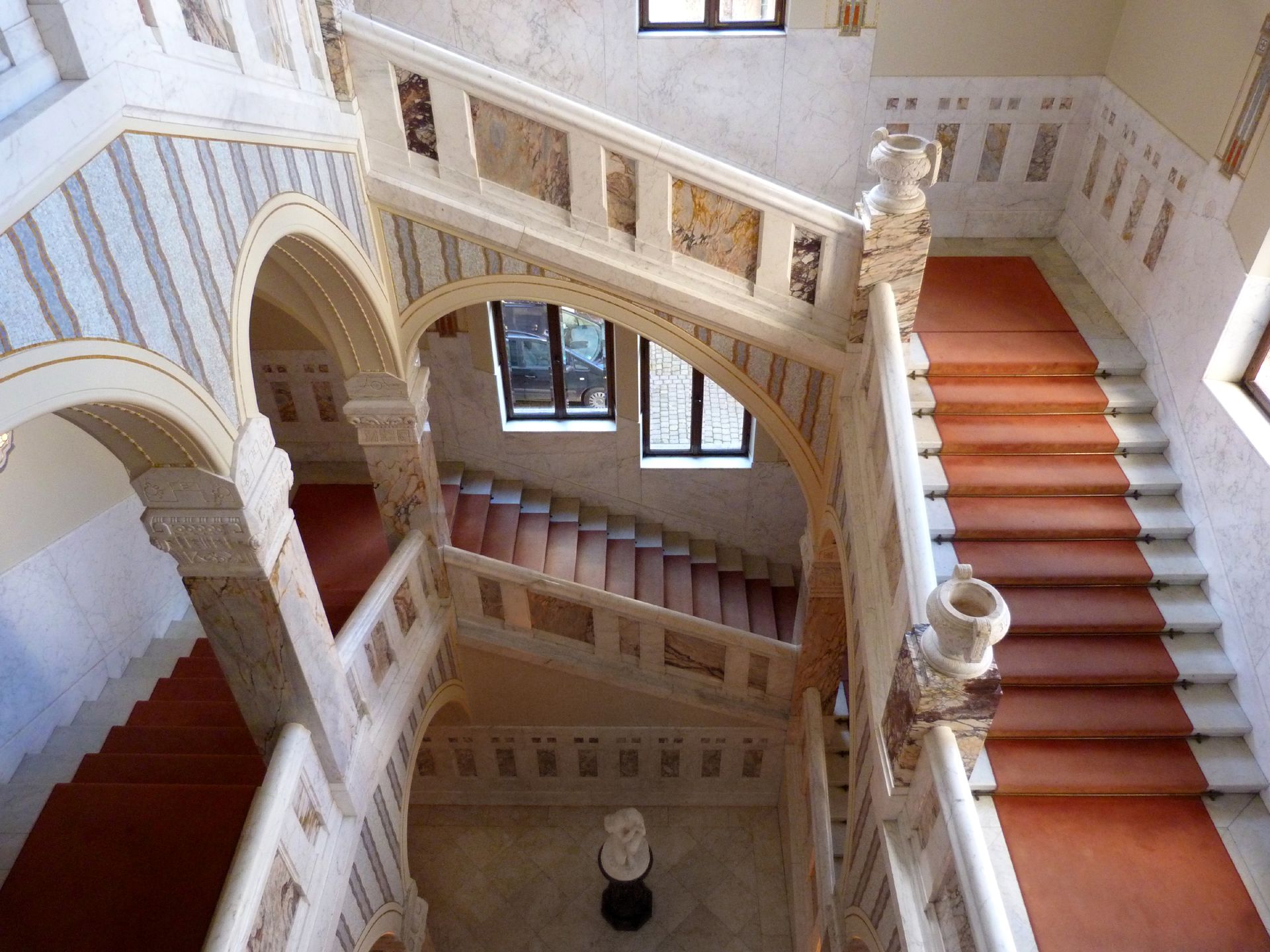 Schloss Faber-Castell Jugendstiltreppenhaus, Blick in das Treppenhaus