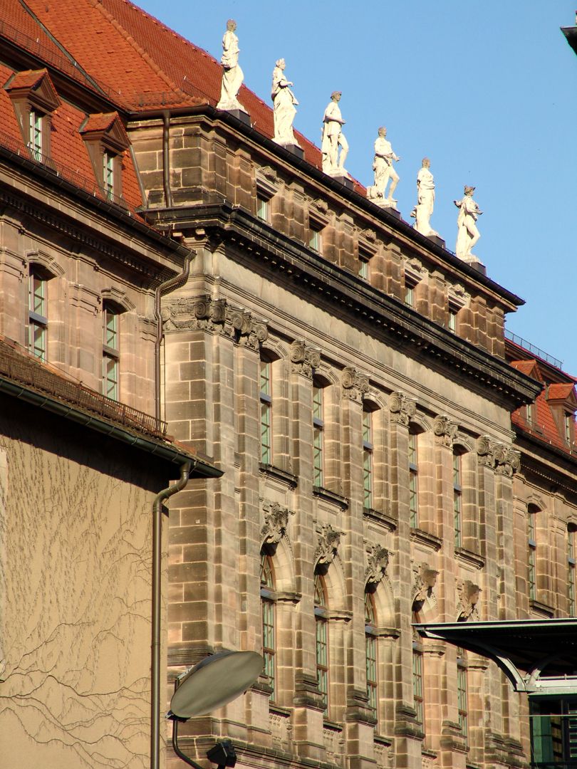 ehem. Bayerische Landesgewerbeanstalt (Gewerbemuseum) Südwestfassade, Mittelrisalit