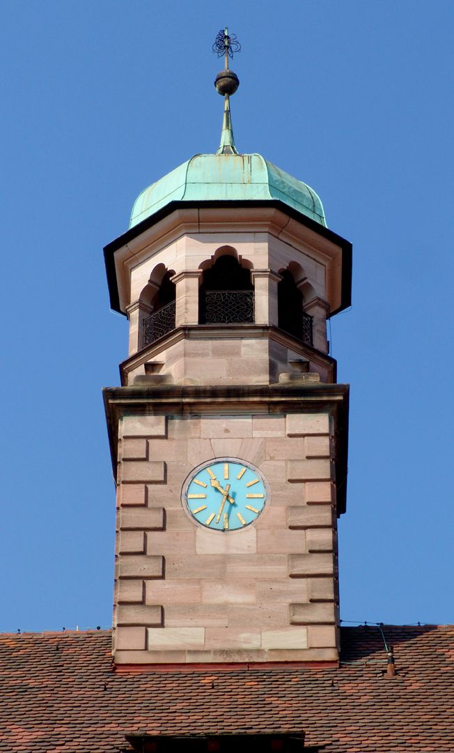 Hauptgebäude des Klinikum Nord Dachreiter