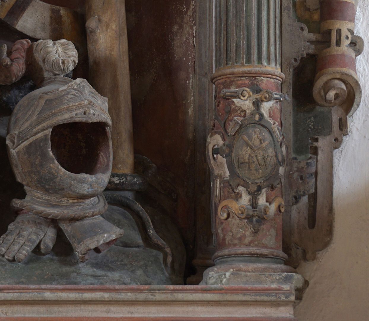 Epitaph des Wolf Christoph von Steinau rechts Künstlerinitialen "H W" von Hans Werner unterhalb von Zirkel und Winkel