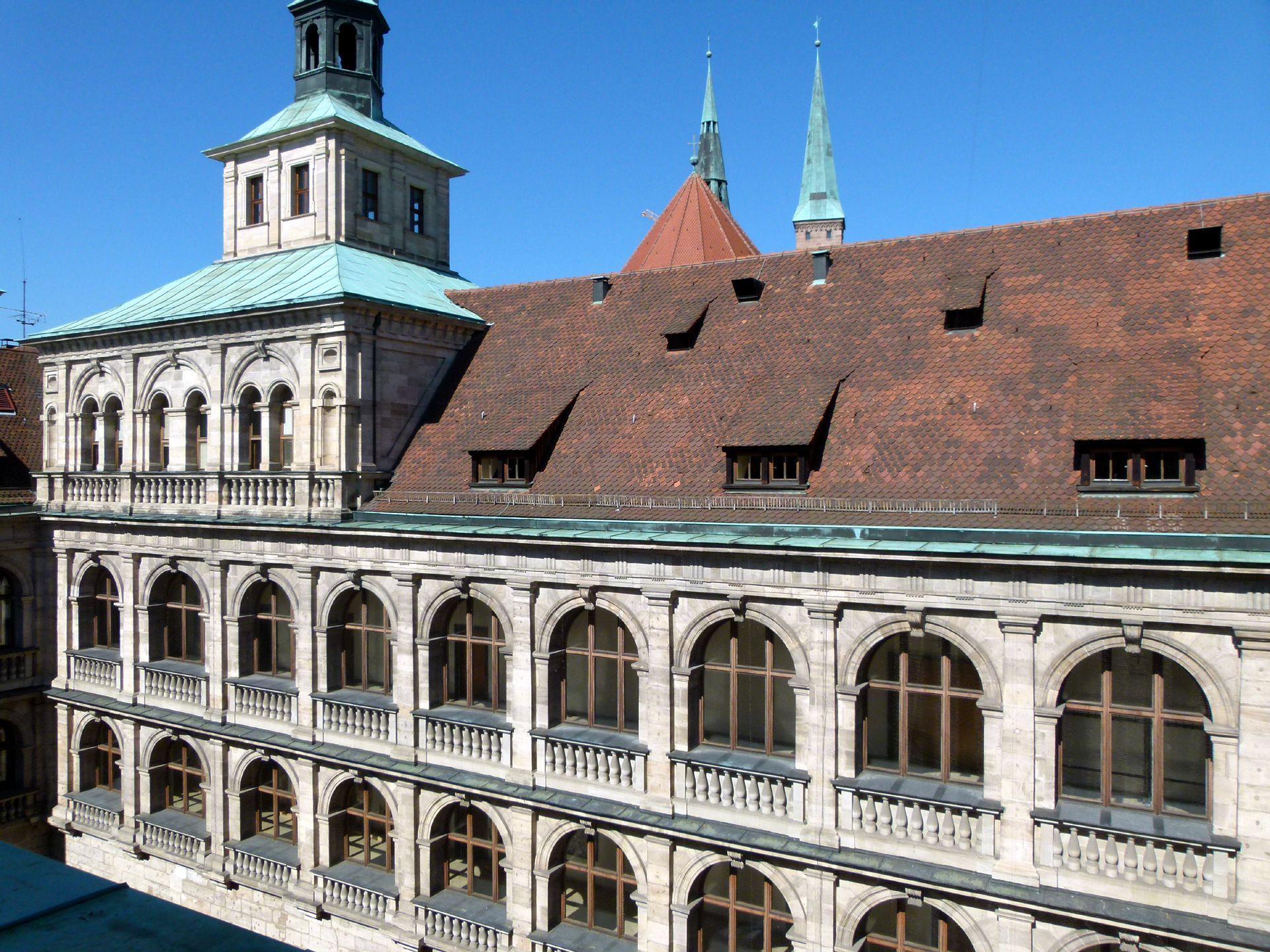 Rathaus, Wolffscher Bau Innenhof: oberes Stockwerke von Nordosten