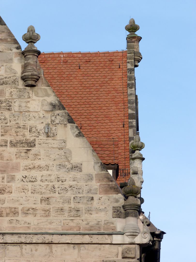 Baumeisterhaus Aufsätze der Giebelkante und östliches Zwerchhaus