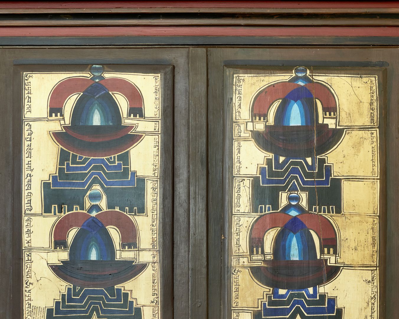 Goldschrank Detail der oberen Schranktüren