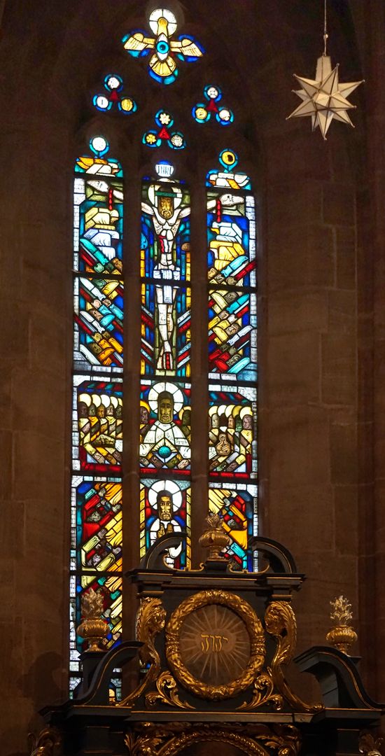 Ostfenster im Chor von St. Nikolaus und St. Ulrich Gesamtansicht