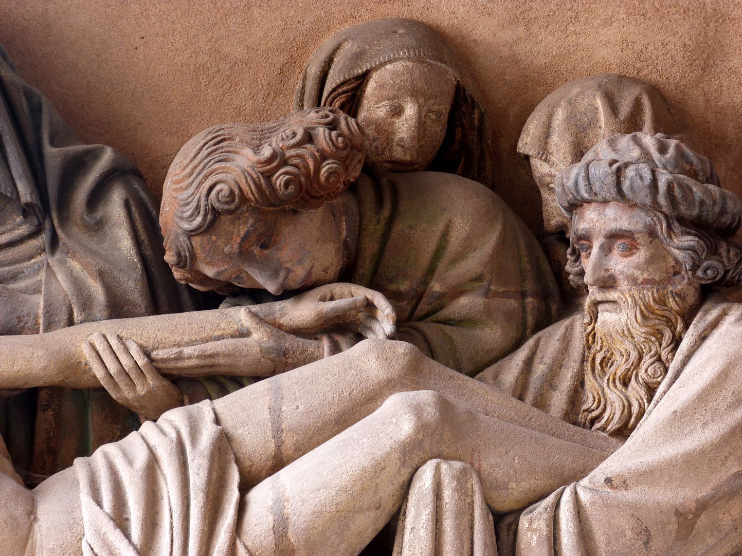 Grablegung Christi in St. Egidien Johannes küsst die Hand des Herren, Nicodemus trägt die Beine, im Hintergrund die heiligen Frauen
