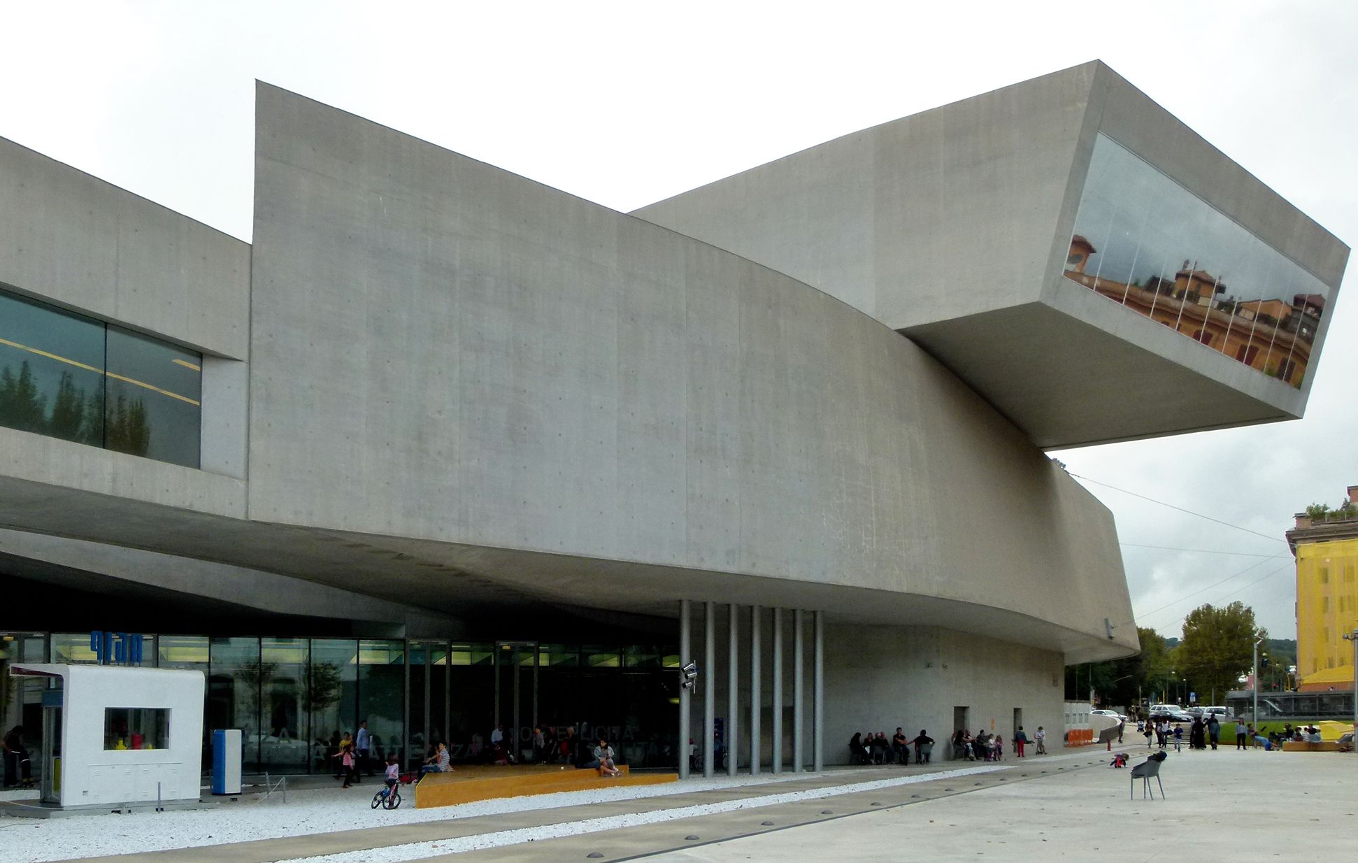 Maxxi, Museo nazionale delle arti del XXI secolo (Rom) Fassade