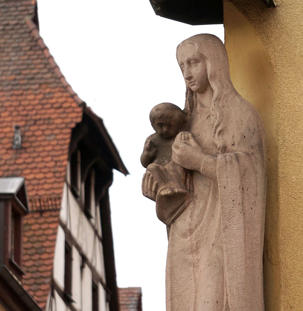 Maria mit dem Jesuskind seiltliche Ansicht von Osten, Detail