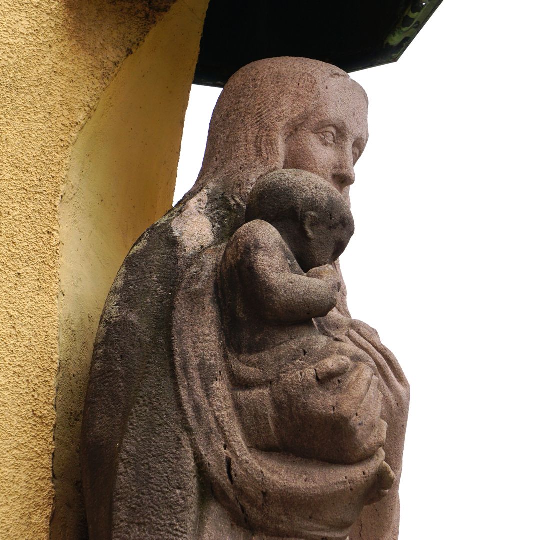 Maria mit dem Jesuskind Maria mit Jesukind auf dem Arm, seitliche Detailansicht